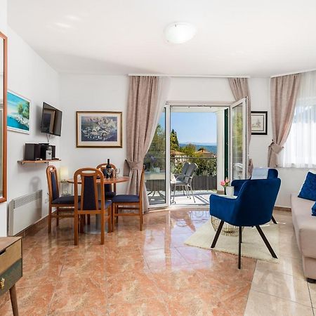 Light Summer Apartment With A Swimming Pool Опатія Екстер'єр фото