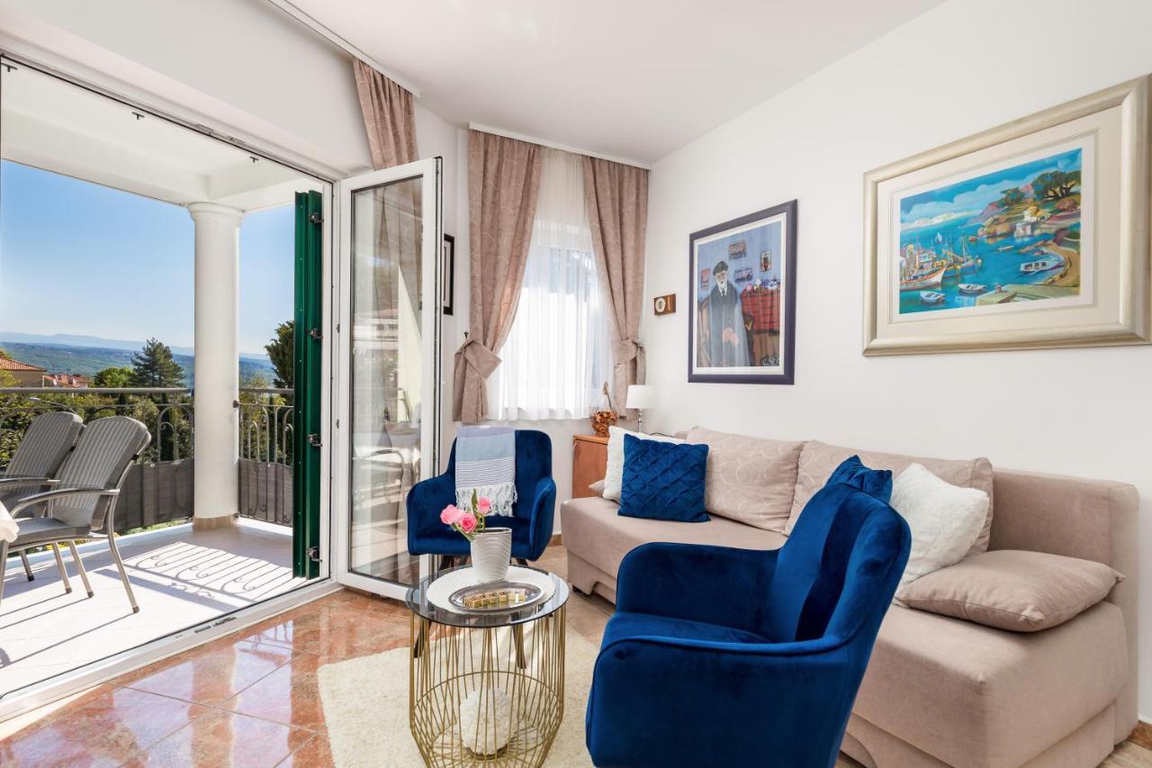 Light Summer Apartment With A Swimming Pool Опатія Екстер'єр фото