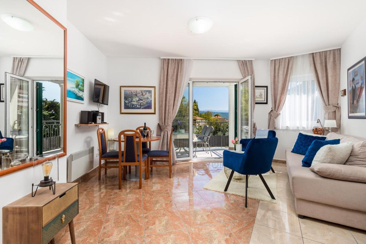 Light Summer Apartment With A Swimming Pool Опатія Екстер'єр фото