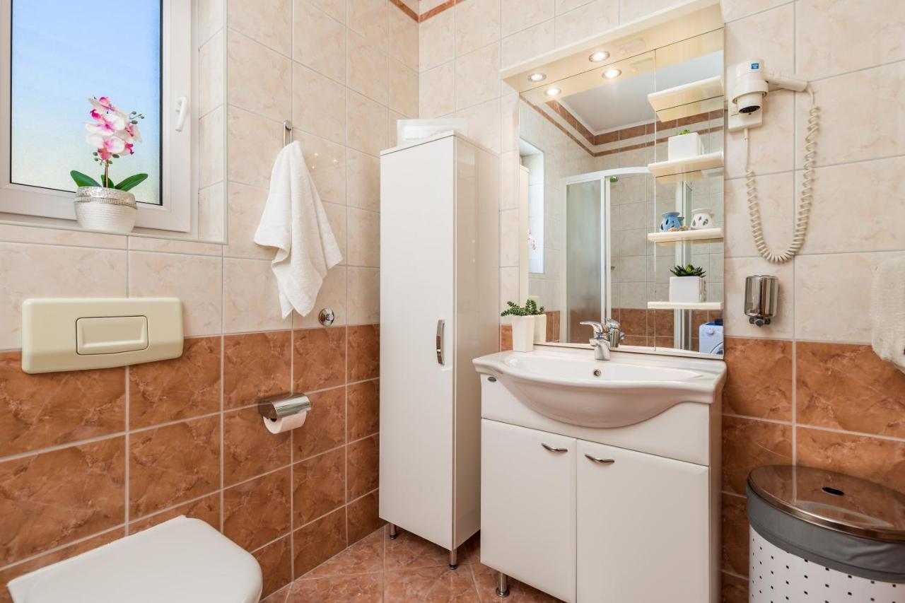 Light Summer Apartment With A Swimming Pool Опатія Екстер'єр фото