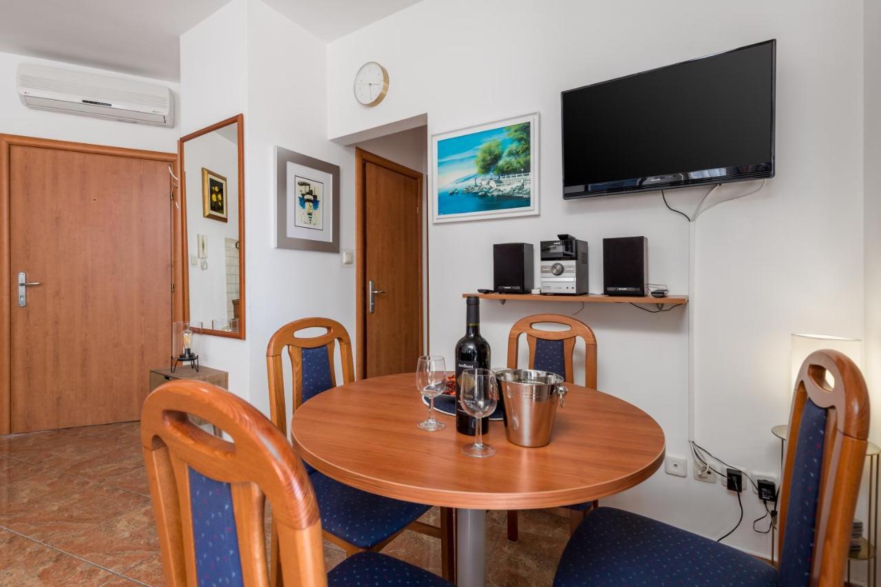 Light Summer Apartment With A Swimming Pool Опатія Екстер'єр фото