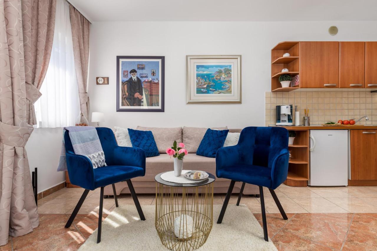 Light Summer Apartment With A Swimming Pool Опатія Екстер'єр фото