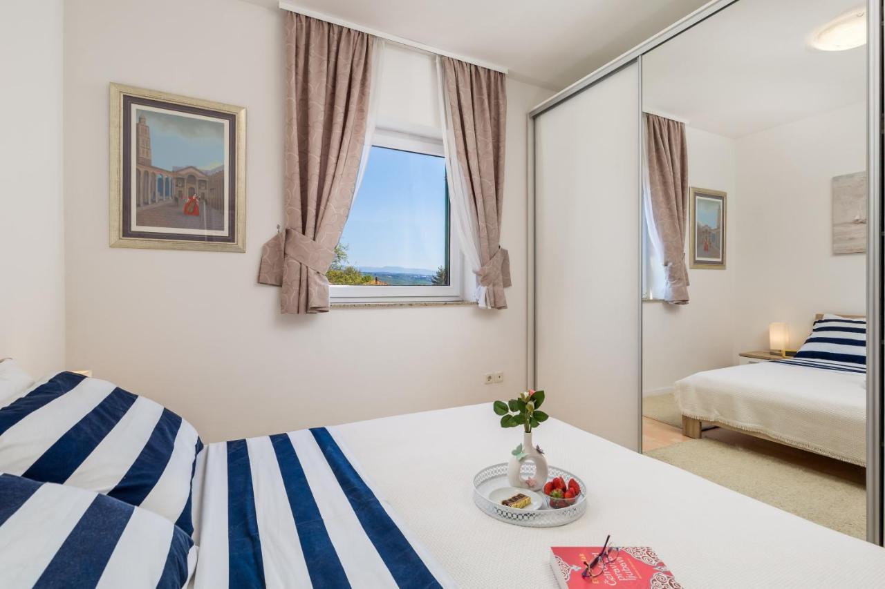Light Summer Apartment With A Swimming Pool Опатія Екстер'єр фото
