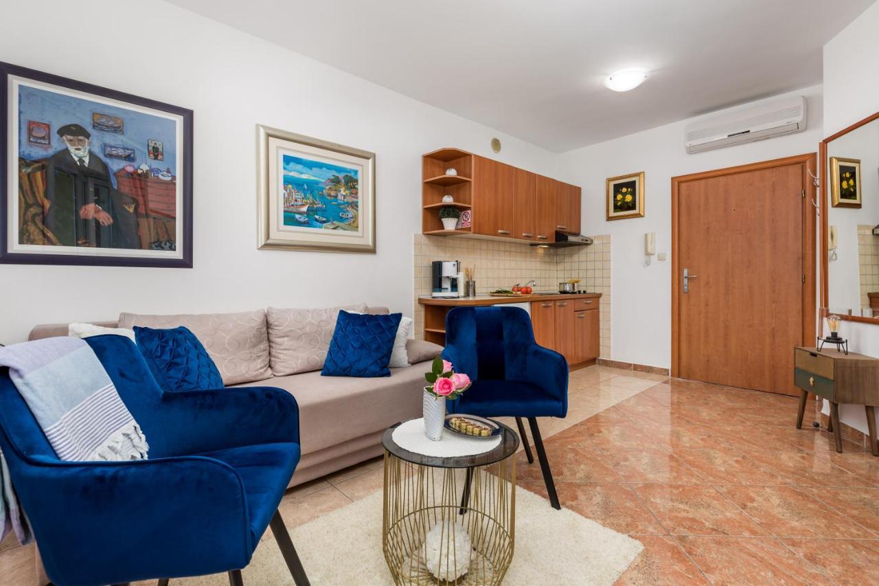 Light Summer Apartment With A Swimming Pool Опатія Екстер'єр фото