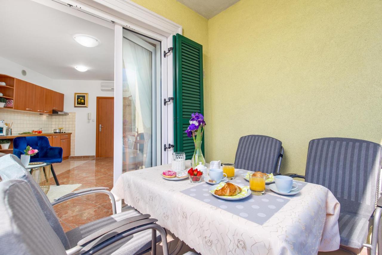 Light Summer Apartment With A Swimming Pool Опатія Екстер'єр фото